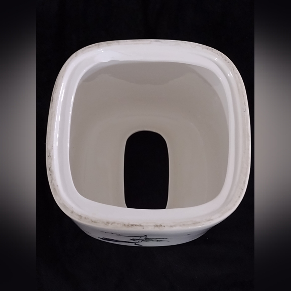 Tissue holder - Picture 8 of 11